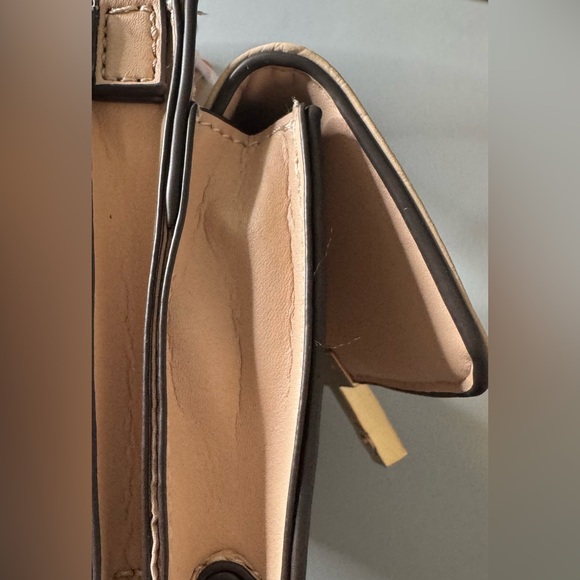 Trina Turk Tan Croc-Embossed crossbody with gold hardware - Picture 5 of 9